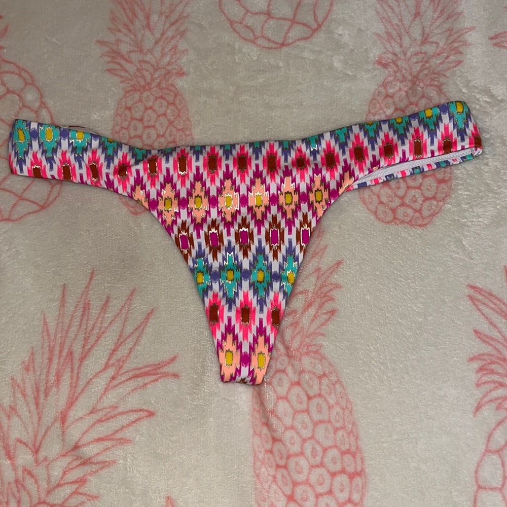 COPY - Victoria Secret, thong bikini, bottom size large